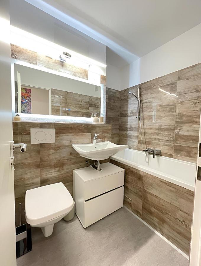 Regency Apartments - Stylische Zentrale 50M2 Wohnung Mit Balkon, Wasserblick Und Netflix Hanover Exterior photo